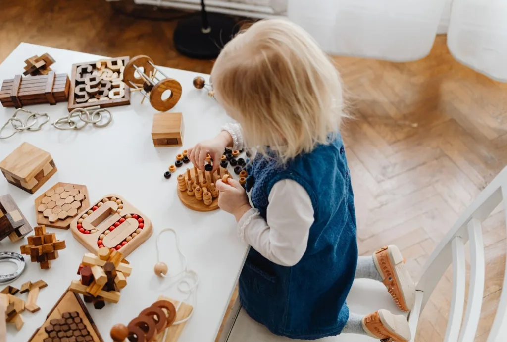 Reggio Emilia vs Montessori: Are They the Same Thing? 8 Montessori Reggio Approach Wooden Toys Toddler 18